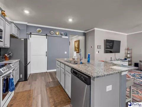 Kitchen - 2066 E Paces Trl, Darlington, SC 29532 photo 7 of 10