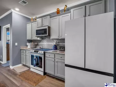 Kitchen - 2066 E Paces Trl, Darlington, SC 29532 photo 5 of 10