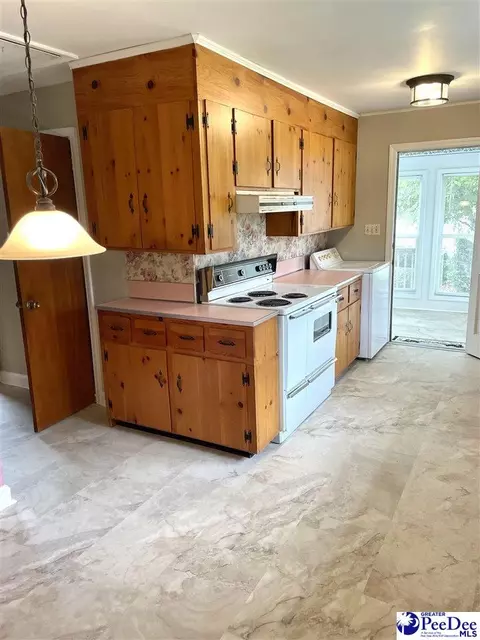 Kitchen - 100 Davis St, Chesterfield, SC 29709 photo 2 of 2