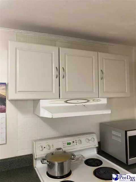 Kitchen - 151 E Pine Ave, Mcbee, SC 29101 photo 4 of 6