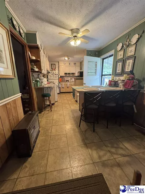 Kitchen - 432 Van Dyke Rd, Dillon, SC 29536 photo 4 of 5