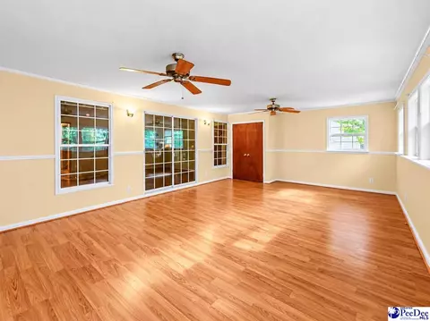 Living - 487 Ridge Rd, Cheraw, SC 29520 photo 5 of 6