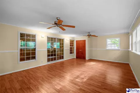Living - 487 Ridge Rd, Cheraw, SC 29520 photo 4 of 5