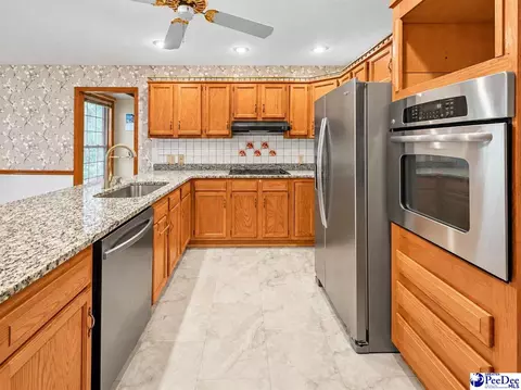 Kitchen - 487 Ridge Rd, Cheraw, SC 29520 photo 3 of 9