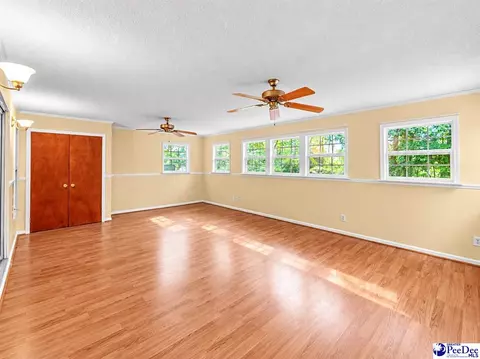 Living - 487 Ridge Rd, Cheraw, SC 29520 photo 4 of 6