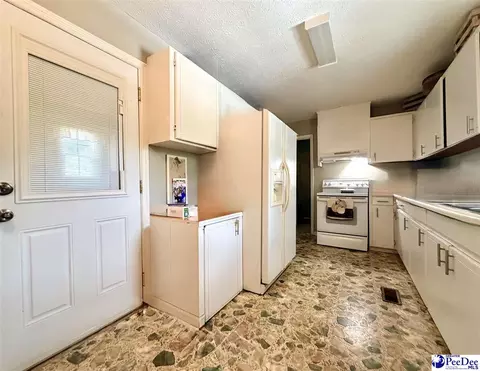 546 Lakeside Ct, Dillon, SC 29536 photo 6