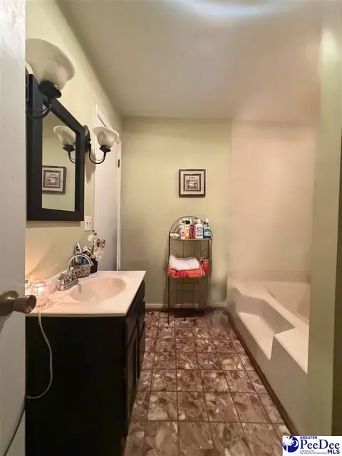 546 Lakeside Ct, Dillon, SC 29536 photo 10