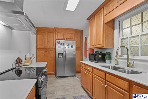 Kitchen - 59 Lynn Ave, Cheraw, SC 29520 photo 2 of 5