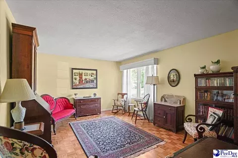 Living - 305 Dianne Dr, Cheraw, SC 29520 photo 1 of 2