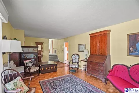 Living - 305 Dianne Dr, Cheraw, SC 29520 photo 2 of 2