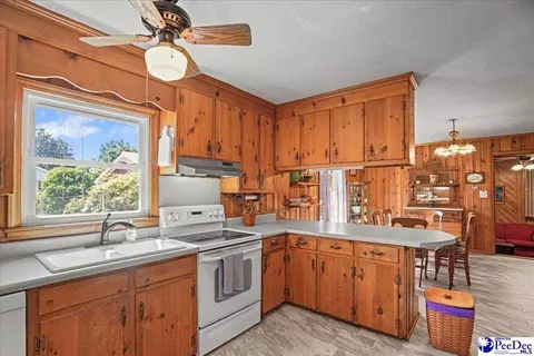 Kitchen - 305 Dianne Dr, Cheraw, SC 29520 photo 1 of 4