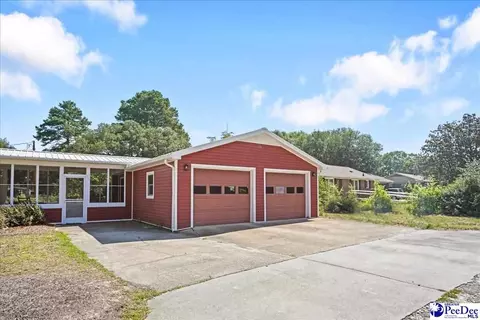 Exterior - 305 Dianne Dr, Cheraw, SC 29520 photo 7 of 8