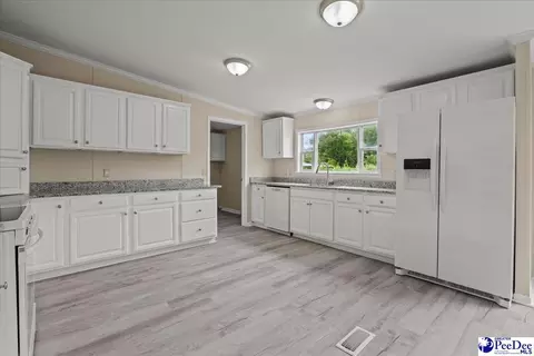 Kitchen - 2797 Old Manning Rd, Scranton, SC 29591 photo 2 of 4