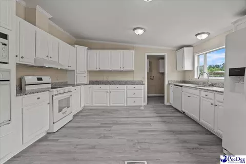 Kitchen - 2797 Old Manning Rd, Scranton, SC 29591 photo 1 of 4