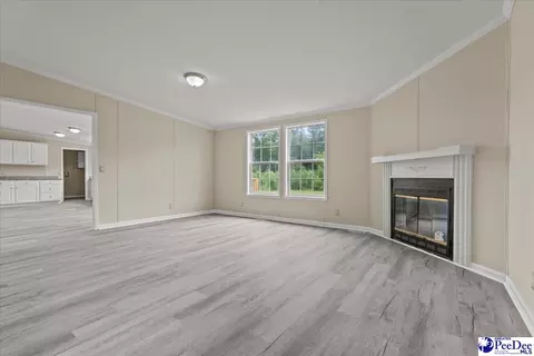 Living - 2797 Old Manning Rd, Scranton, SC 29591 photo 7 of 9