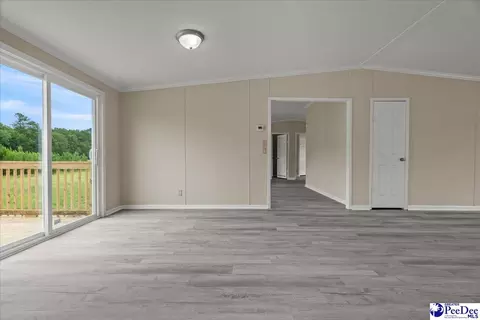 Living - 2797 Old Manning Rd, Scranton, SC 29591 photo 5 of 9