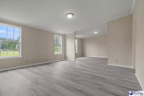 Living - 2797 Old Manning Rd, Scranton, SC 29591 photo 4 of 9