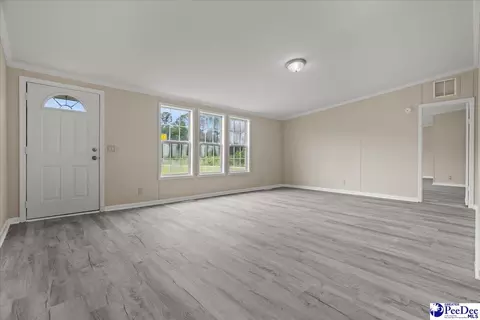 Living - 2797 Old Manning Rd, Scranton, SC 29591 photo 2 of 9
