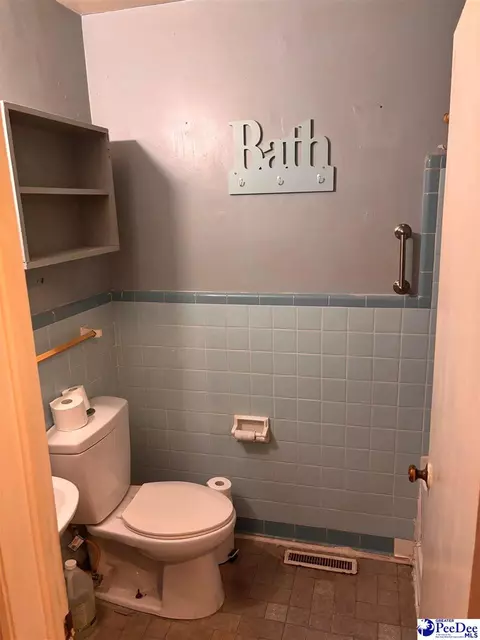 Bath - 2604 E Spring St, Florence, SC 29505 photo 1 of 2