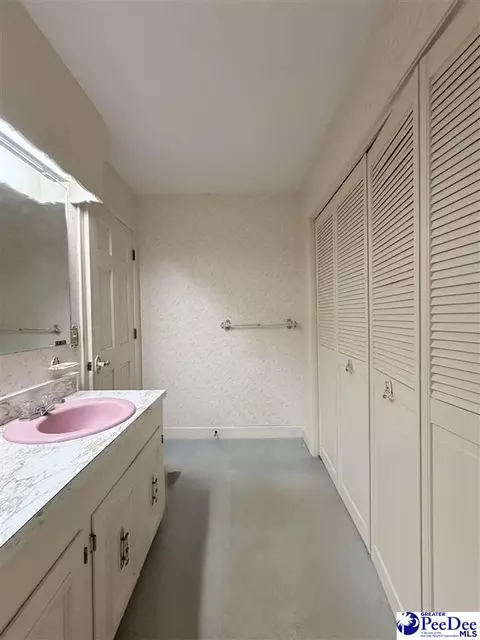 Bath - 717 Higgins Rd, Dillon, SC 29536 photo 6 of 6