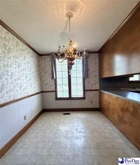Dining - 717 Higgins Rd, Dillon, SC 29536 photo 1 of 1