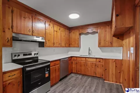 Kitchen - 403 Diane Dr, Cheraw, SC 29520 photo 3 of 4