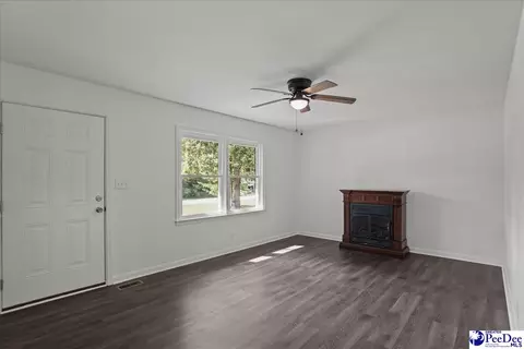 Living - 403 Diane Dr, Cheraw, SC 29520 photo 2 of 2