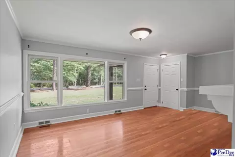 Living - 206 State Rd, Cheraw, SC 29520 photo 3 of 6