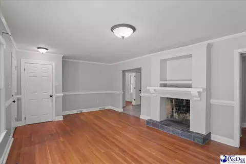 Living - 206 State Rd, Cheraw, SC 29520 photo 2 of 6