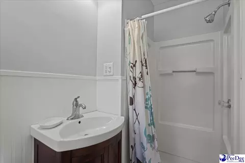 Bath - 206 State Rd, Cheraw, SC 29520 photo 4 of 5