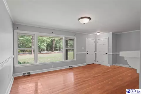 Living - 206 State Rd, Cheraw, SC 29520 photo 2 of 6