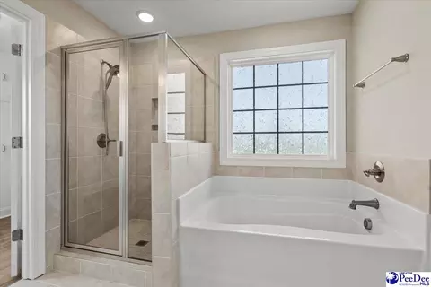Bath - 1470 Summergate Dr, Florence, SC 29501 photo 5 of 7