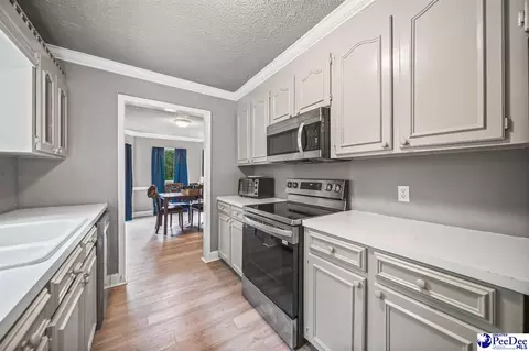 Kitchen - 261 Lakeside Dr, Hartsville, SC 29550 photo 2 of 3