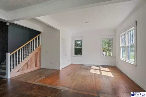 Living - 413 N Smith St, Mullins, SC 29574 photo 2 of 3