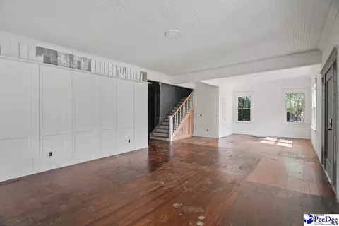 Living - 413 N Smith St, Mullins, SC 29574 photo 1 of 3
