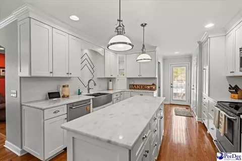 1407 Palmetto Dr, Hartsville, SC 29550