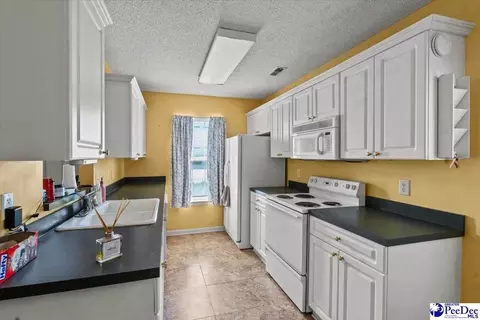 Kitchen - 3231 Strada Mateo, Florence, SC 29501 photo 1 of 4