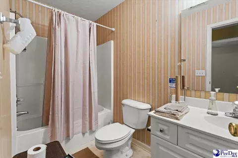 Bath - 3231 Strada Mateo, Florence, SC 29501 photo 3 of 4