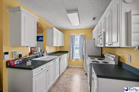 Kitchen - 3231 Strada Mateo, Florence, SC 29501 photo 2 of 4