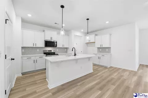 Kitchen - 1150 Summer Duck Loop, Florence, SC 29501 photo 2 of 3