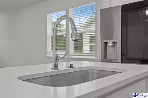Kitchen - 1118 Summer Duck Loop, Florence, SC 29501 photo 4 of 7