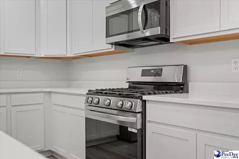 Kitchen - 1118 Summer Duck Loop, Florence, SC 29501 photo 6 of 7