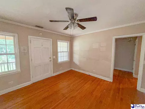Living - 302 Sliding Hill Rd, Cheraw, SC 29520 photo 2 of 4
