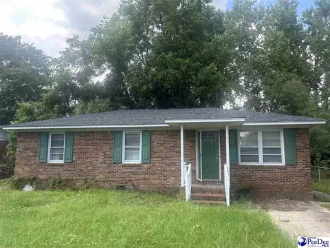 512 W Palm Cir, Lake City, SC 29560
