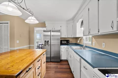 Kitchen - 444 Judge Rd, Dillon, SC 29536 photo 4 of 7