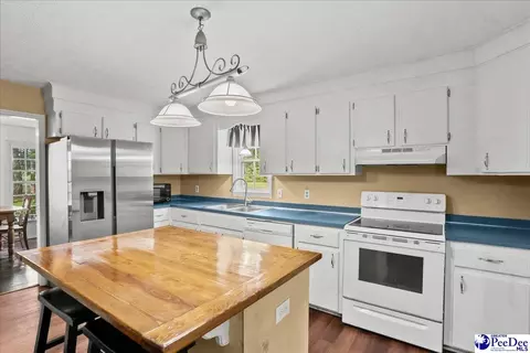Kitchen - 444 Judge Rd, Dillon, SC 29536 photo 3 of 7