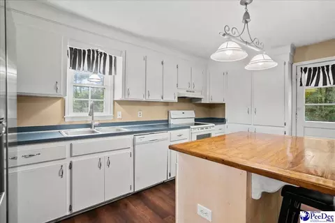 Kitchen - 444 Judge Rd, Dillon, SC 29536 photo 5 of 7