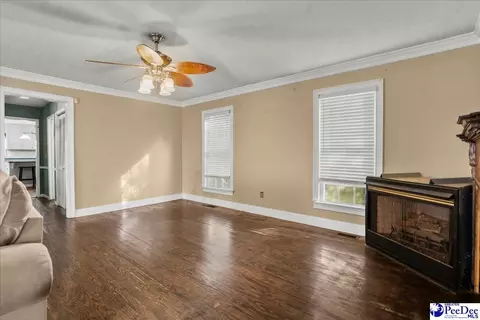 Living - 444 Judge Rd, Dillon, SC 29536 photo 3 of 4