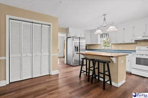 Kitchen - 444 Judge Rd, Dillon, SC 29536 photo 2 of 7