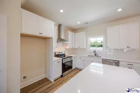 Kitchen - 4053 Crest Cv, Florence, SC 29501 photo 3 of 8